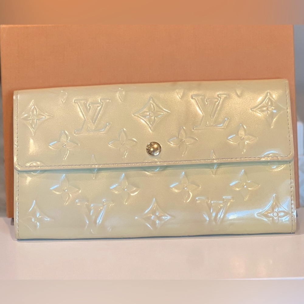 LOUIS VUITTON Sarah Vernis Beige Embossed Large Card Leather Continental Wallet